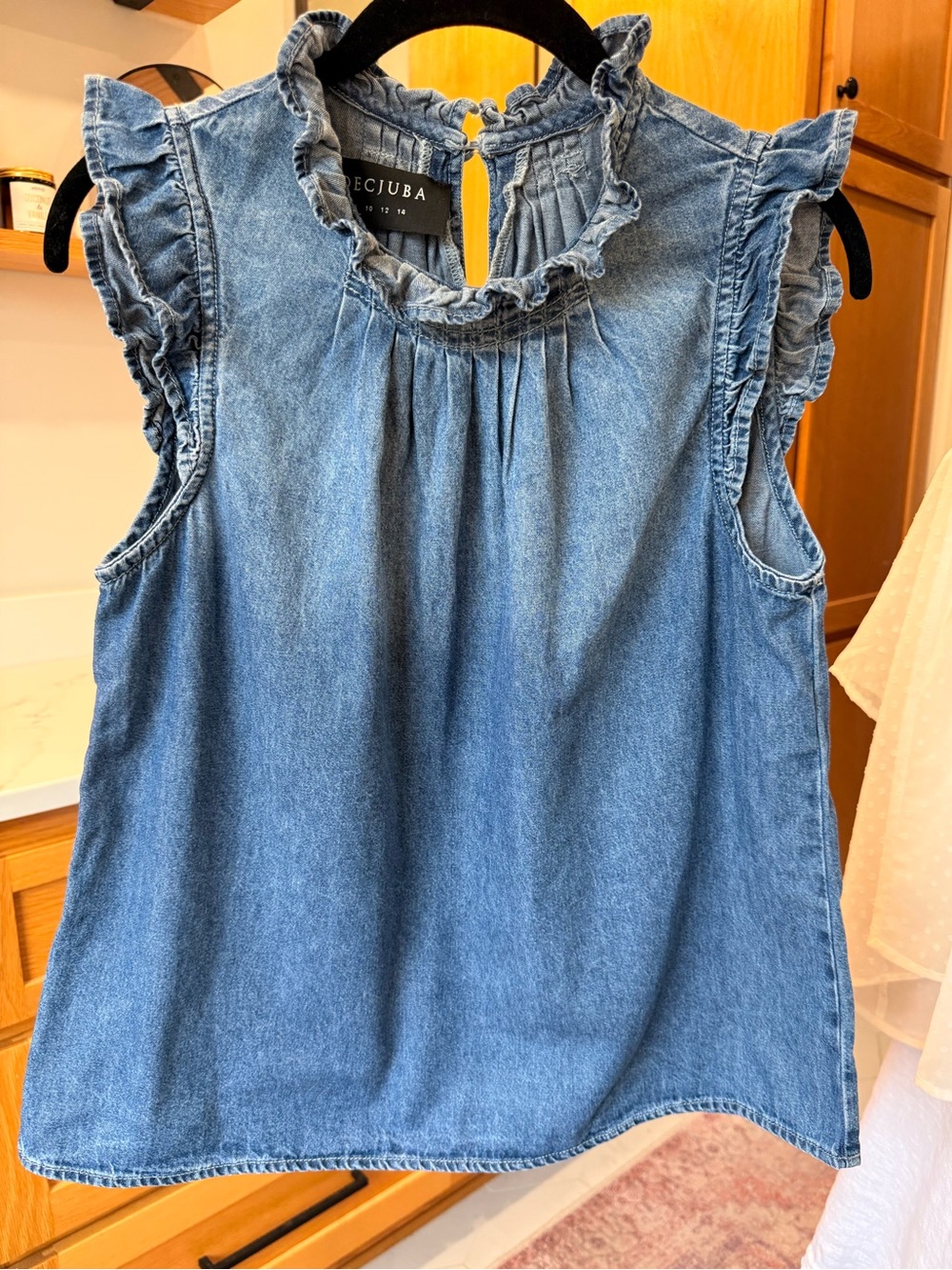 DECJUBA Chambray Ruffle Neck Sleeveless Top Size 8